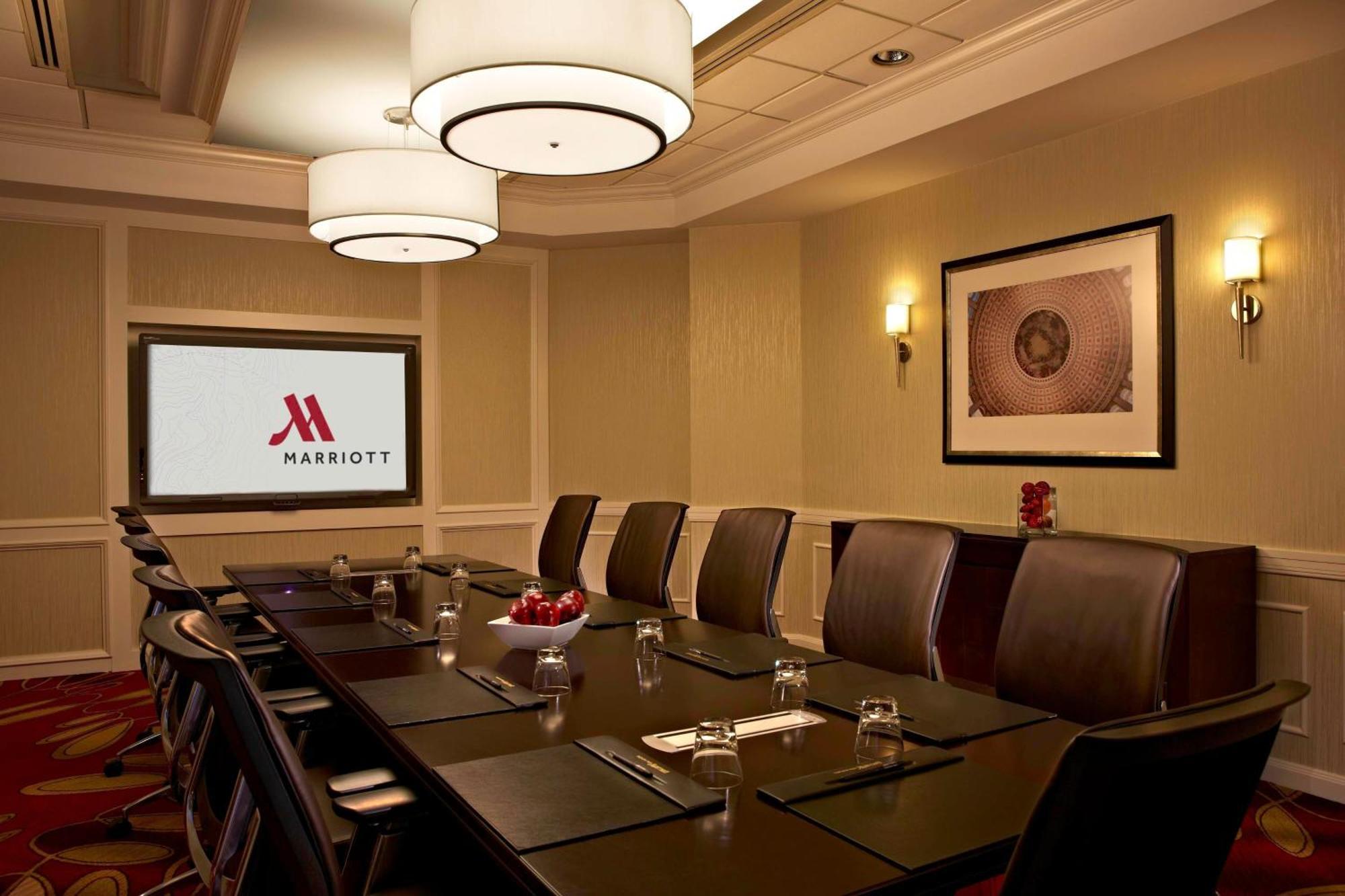 Falls Church Marriott Fairview Park Экстерьер фото